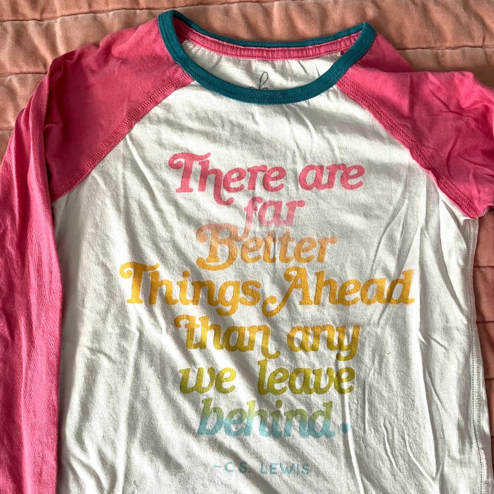 Long sleeved graphic tee- Peek